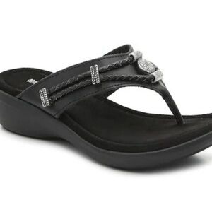 Minnetonka Black sandals with decorative metallic accents NWOT, boho, Size 7 WW